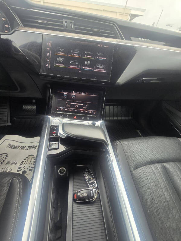 2019 Audi e-tron quattro Premium Plus