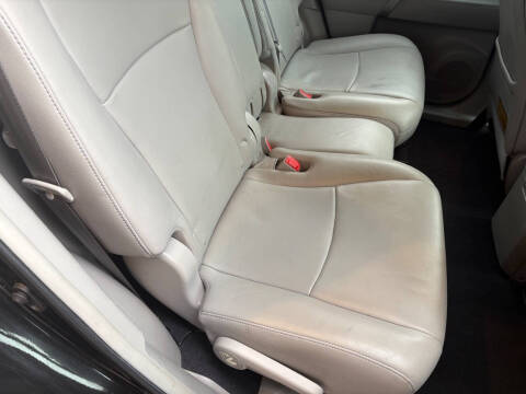 2013 Toyota Highlander SE