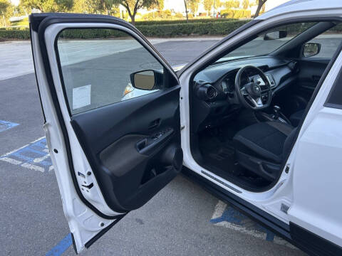 2019 Nissan Kicks S