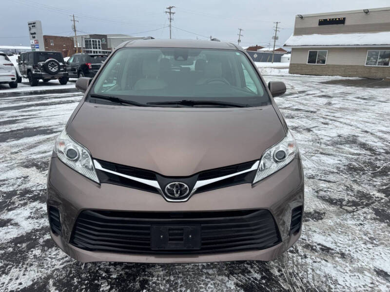 2018 Toyota Sienna LE Mobility 7-Passenger