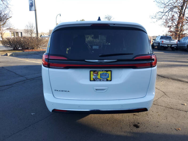 2024 Chrysler Pacifica Touring L