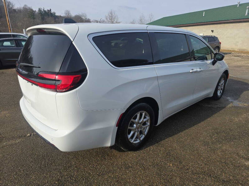 2025 Chrysler Pacifica Select