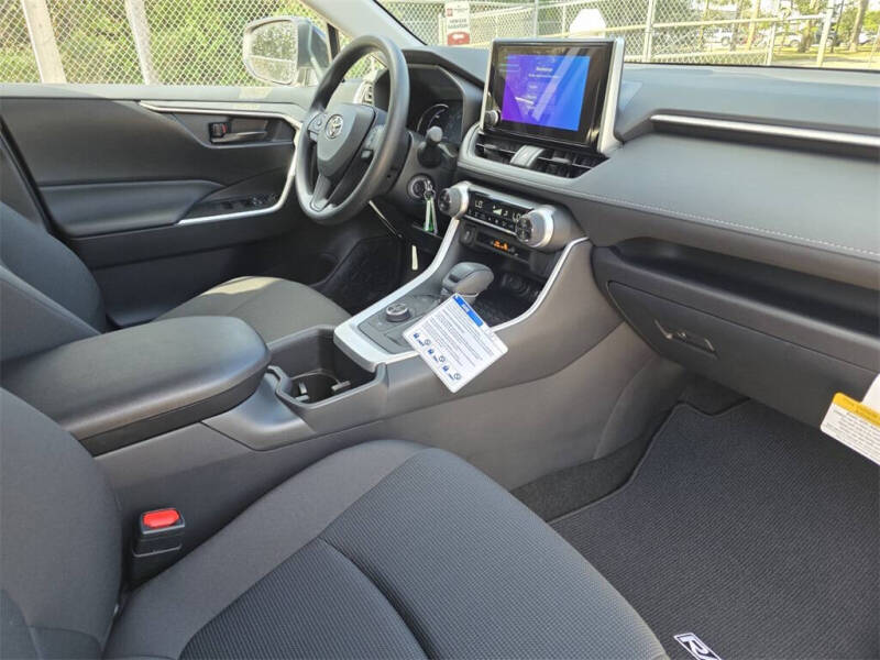 2025 Toyota RAV4 Hybrid LE