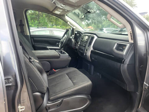 2017 Nissan Titan SV