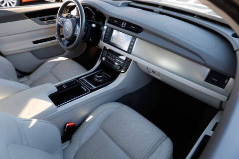 2017 Jaguar XF 35t Prestige