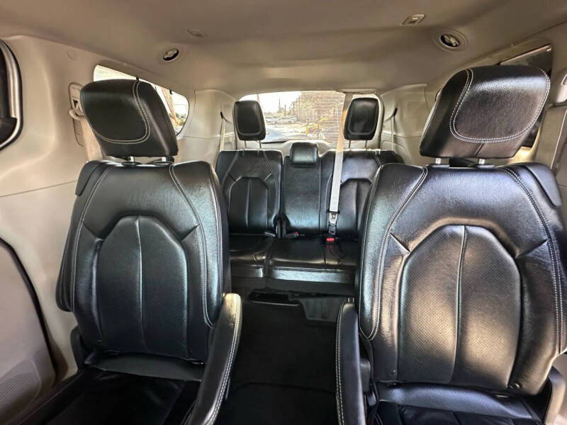 2022 Chrysler Pacifica Touring L