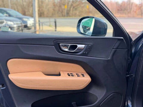 2020 Volvo XC60 T5 Momentum