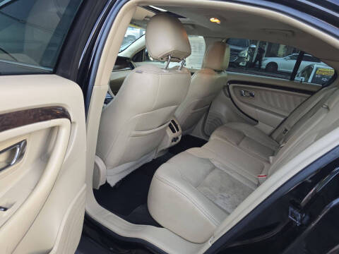 2017 Ford Taurus Limited