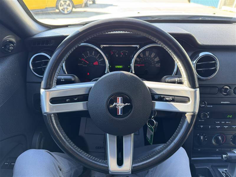 2006 Ford Mustang V6 Deluxe