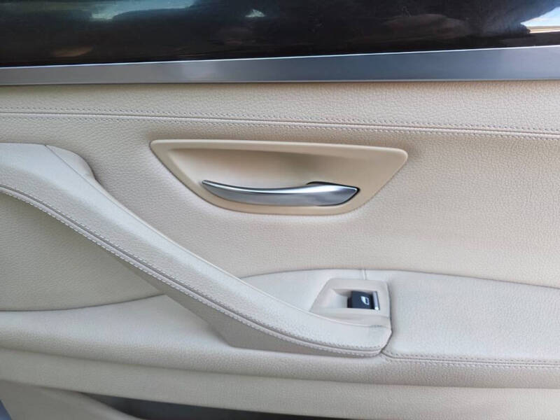 2015 BMW 5 Series 528i