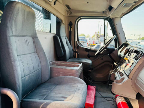 2008 Freightliner M2 106