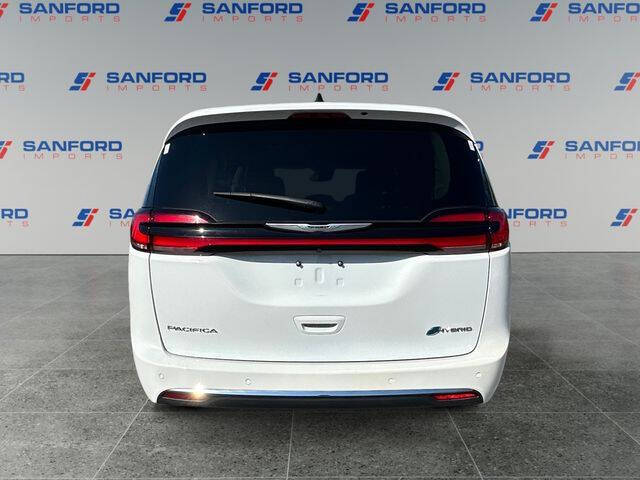 2024 Chrysler Pacifica Plug-In Hybrid Select