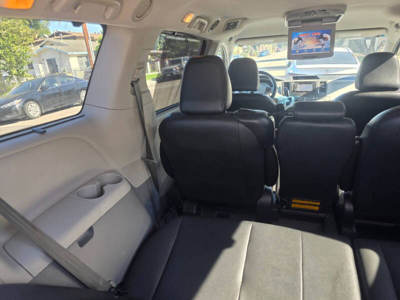 2013 Toyota Sienna SE 8-Passenger