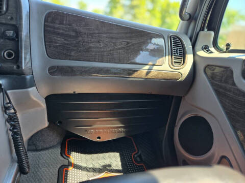 2007 Freightliner M2 106