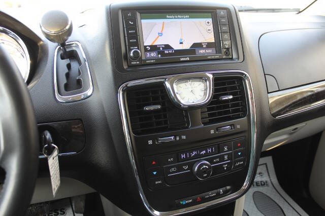 2013 Chrysler Town and Country Touring