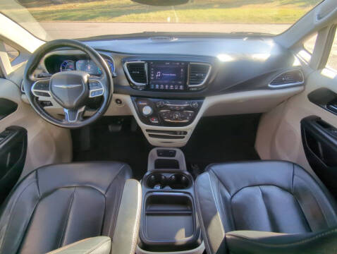 2020 Chrysler Pacifica Hybrid Touring L