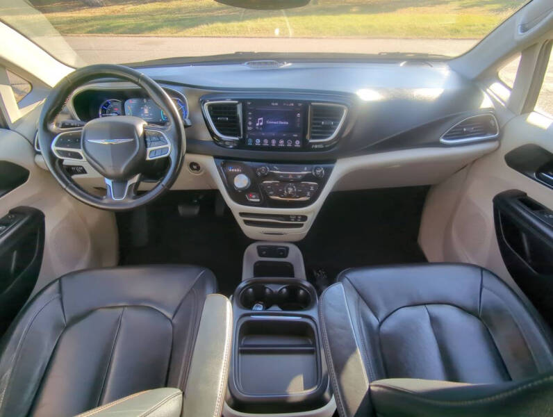 2020 Chrysler Pacifica Hybrid Touring L