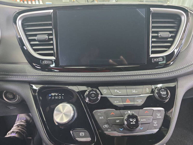 2027 Chrysler Pacifica Limited