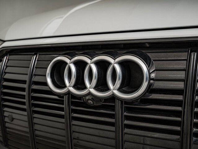 2021 Audi e-tron quattro Premium