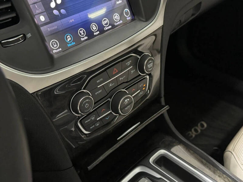 2017 Chrysler 300 C