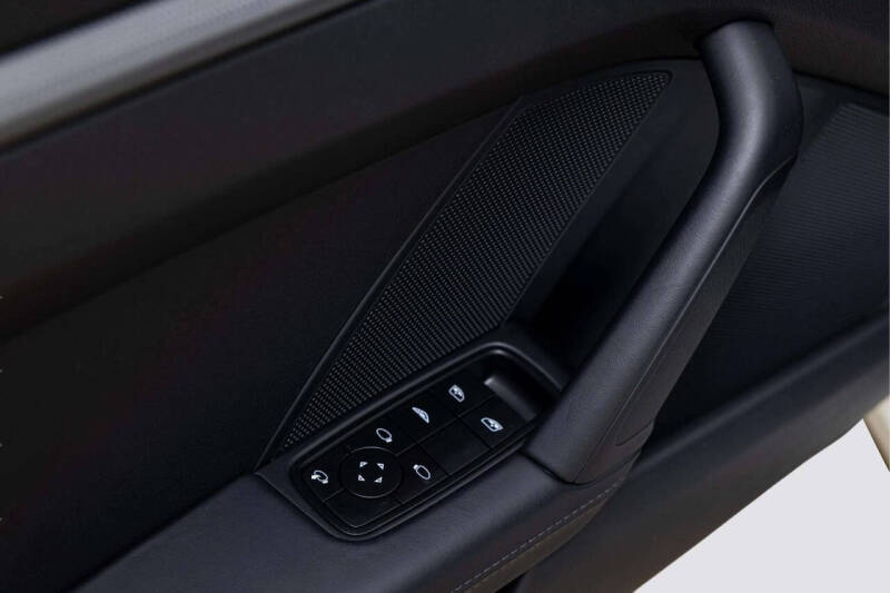 2025 Porsche 911 Carrera