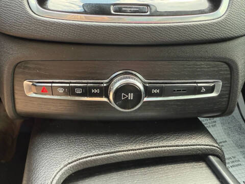 2020 Volvo XC90 T6 Momentum 6-Passenger