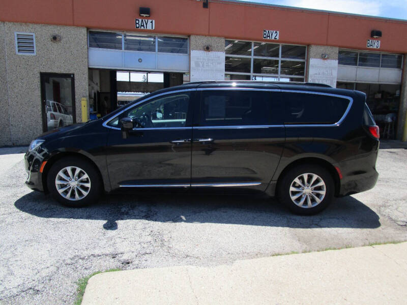 2017 Chrysler Pacifica Touring-L
