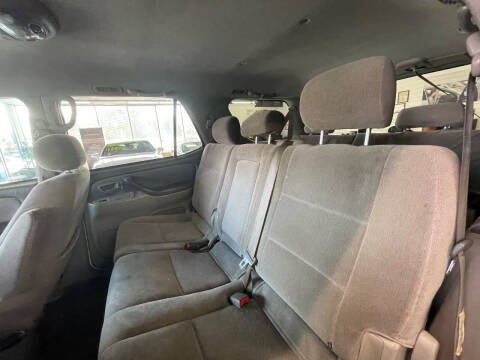 2004 Toyota Sequoia SR5