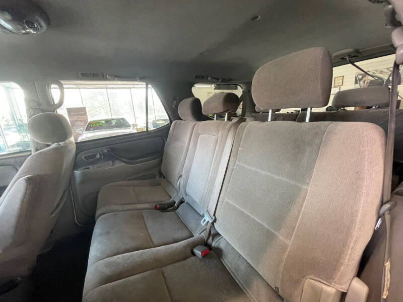 2004 Toyota Sequoia SR5
