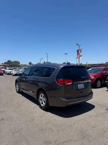 2017 Chrysler Pacifica Touring-L Plus
