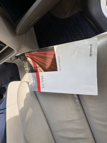 2011 Toyota Sienna LE 8-Passenger