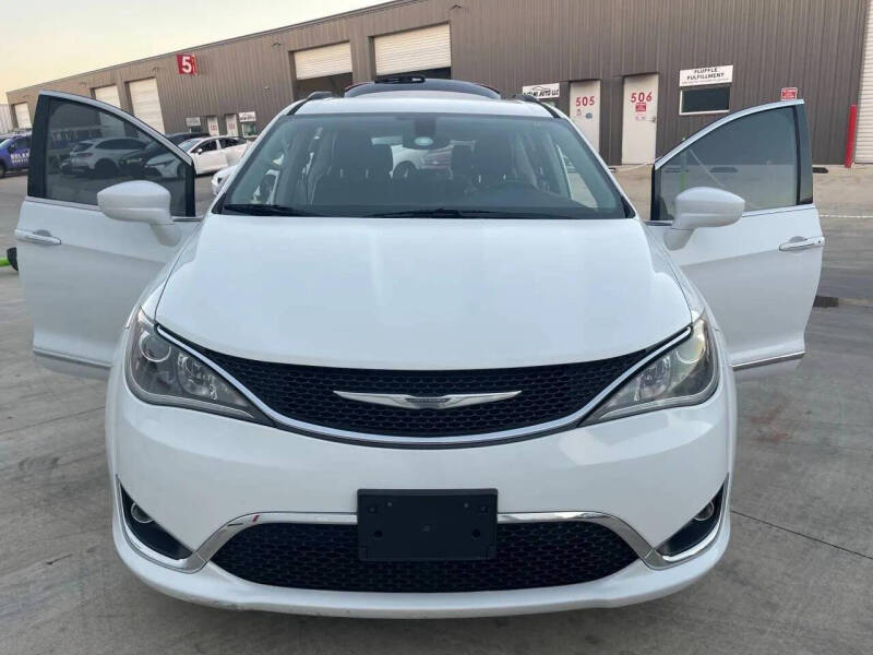 2017 Chrysler Pacifica Touring-L