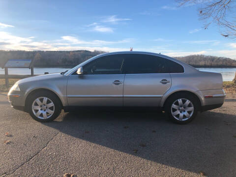 2005 Volkswagen Passat for sale at Monroe Auto's, LLC in Parsons TN