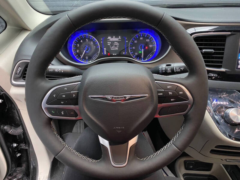 2023 Chrysler Voyager LX