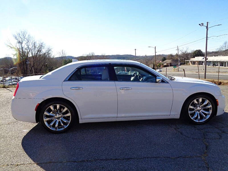 2017 Chrysler 300 C