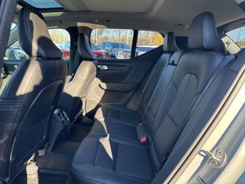 2025 Volvo XC40 B5 Core Bright Theme