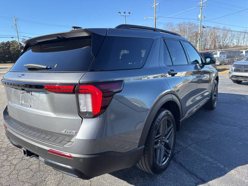 2025 Ford Explorer ST-Line