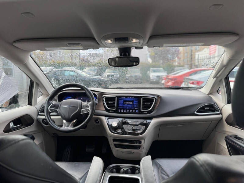 2017 Chrysler Pacifica Touring-L Plus