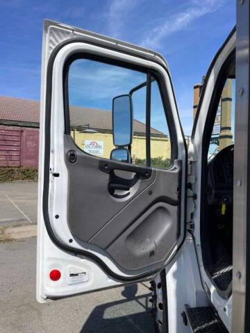 2016 Freightliner M2 106