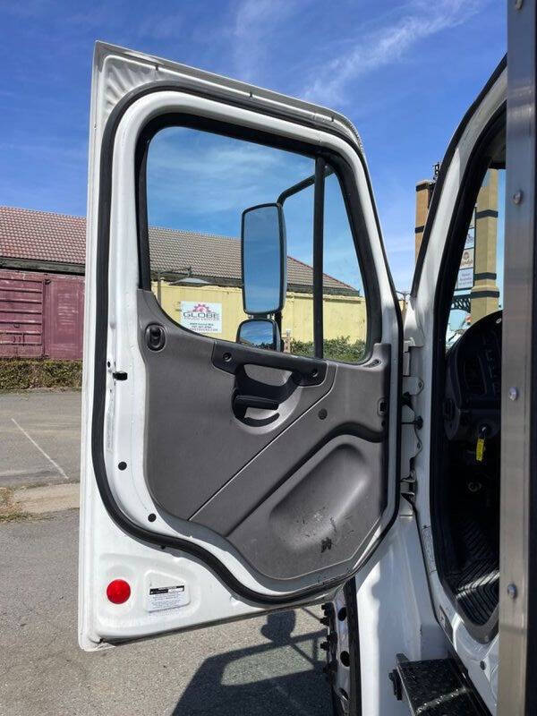 2016 Freightliner M2 106