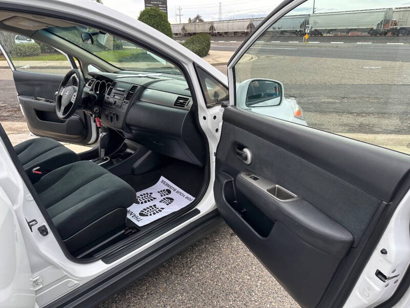 2010 Nissan Versa 1.8 S