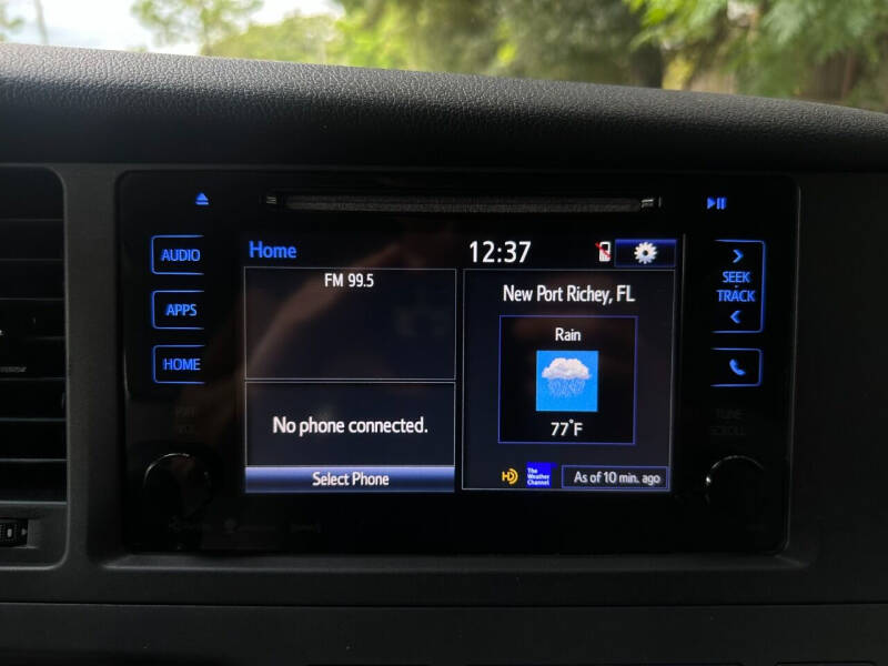 2017 Toyota Sienna LE 7-Passenger Auto Access Seat