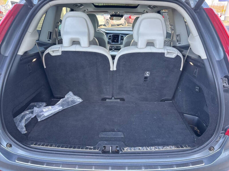 2020 Volvo XC90 T6 Momentum 6-Passenger