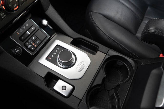 2016 Land Rover LR4 24
