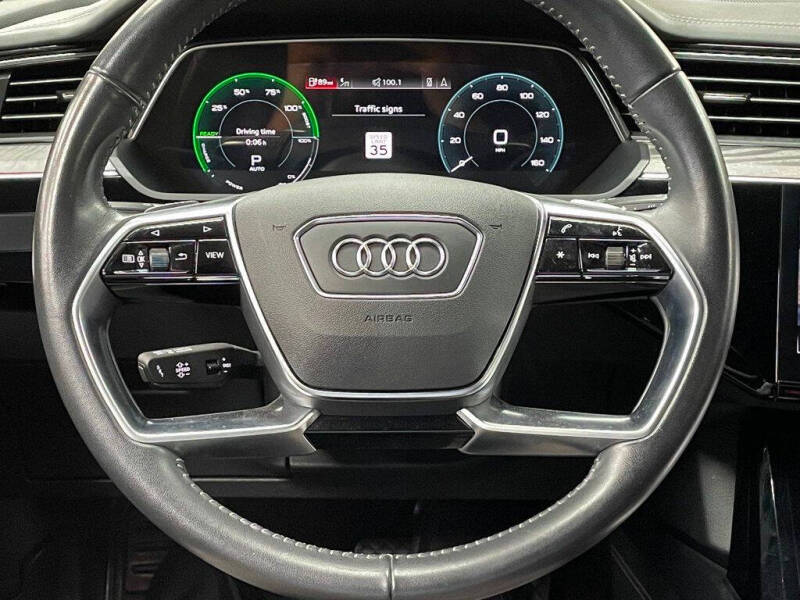 2019 Audi e-tron quattro Prestige