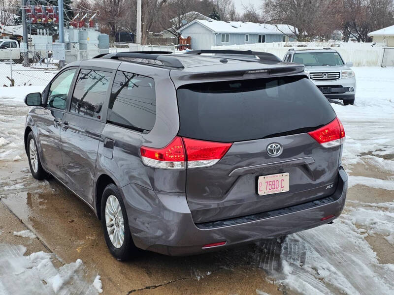2012 Toyota Sienna XLE 8-Passenger