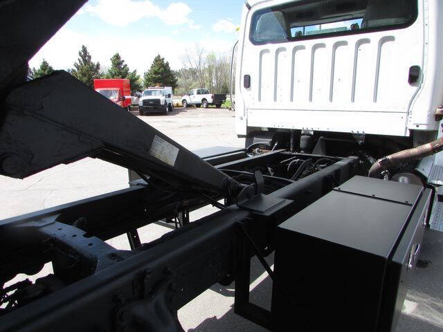2014 Freightliner M2 106
