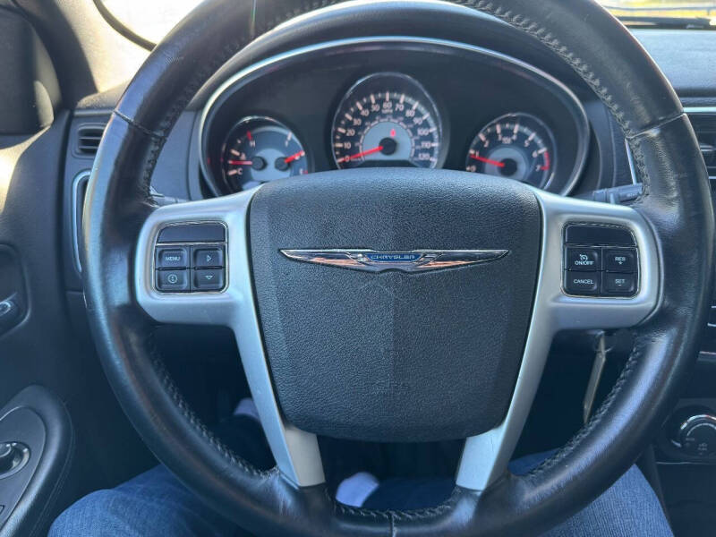 2013 Chrysler 200 Touring