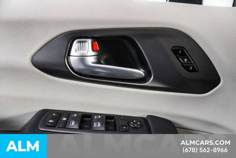 2024 Chrysler Pacifica Plug-In Hybrid Select