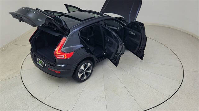 2024 Volvo XC40 B5 Plus Dark Theme